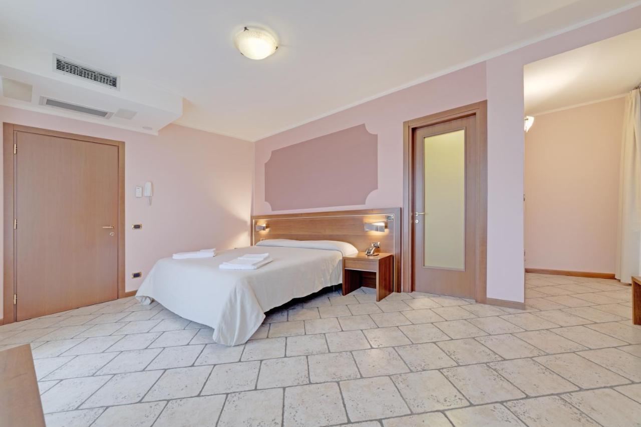 Hotel Grotto Bagat Lavena Ponte Tresa Dış mekan fotoğraf