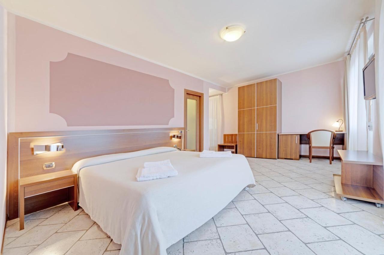 Hotel Grotto Bagat Lavena Ponte Tresa Dış mekan fotoğraf
