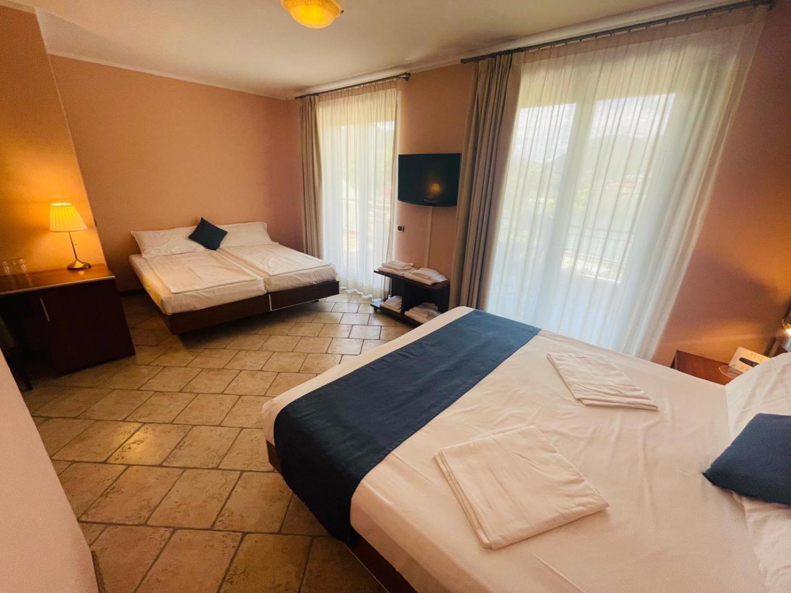 Hotel Grotto Bagat Lavena Ponte Tresa Dış mekan fotoğraf